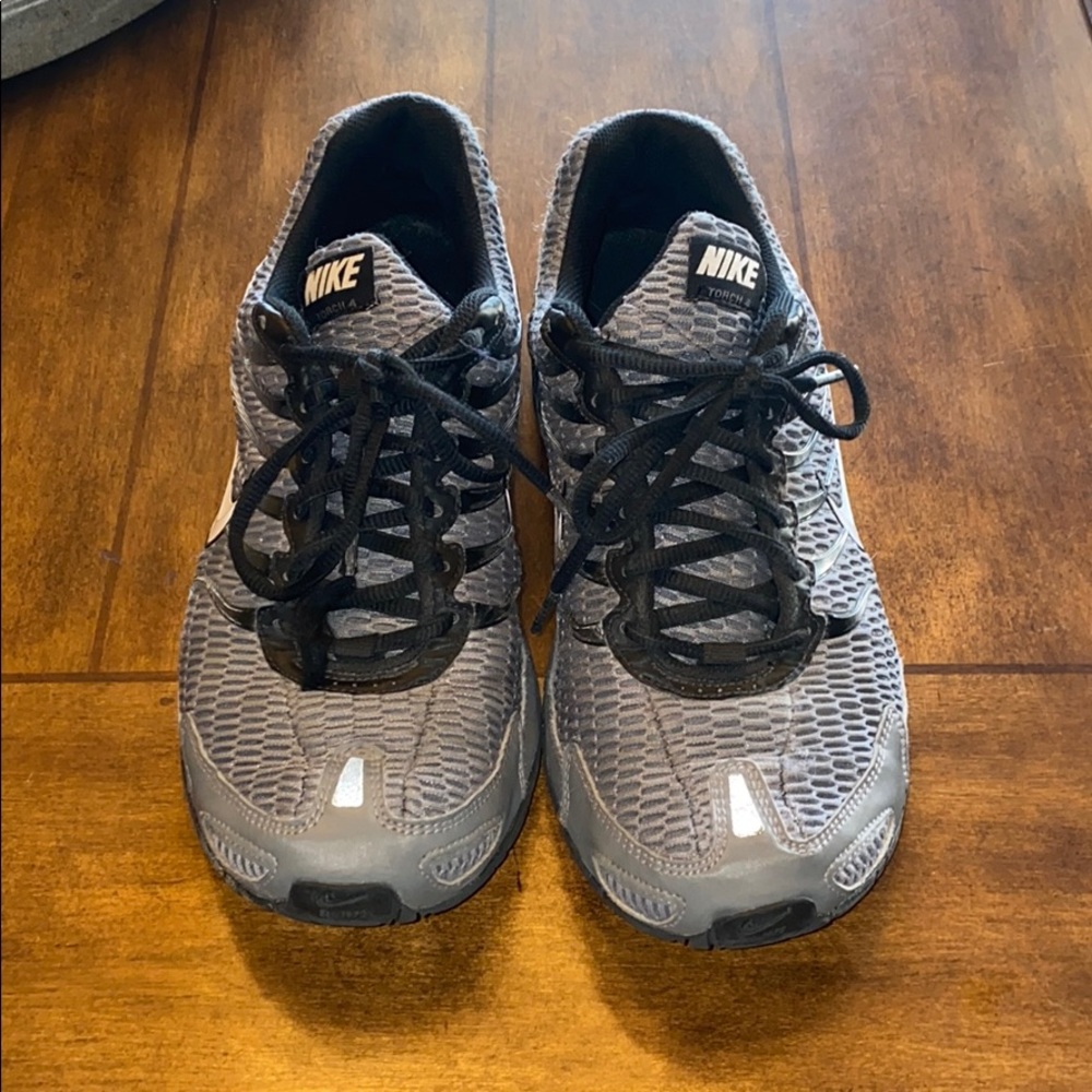 Men’s NIKE sneakers